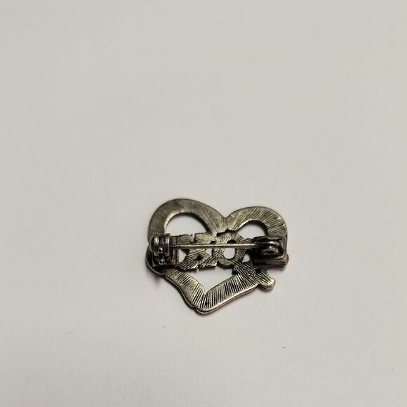 Heart XOXO Brooch - Picture 2 of 3